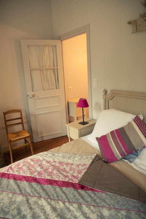 เลอ ชาโต เดอ ลา เวียร์ฌ Bed & Breakfast Bures-sur-Yvette ห้อง รูปภาพ